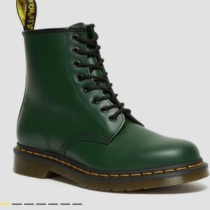 Doc Marten Classic 8 eyelit boot